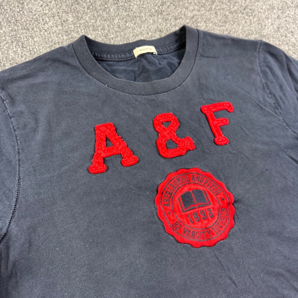 VTG Abercrombie & Fitch T Shirt L Navy Red Muscle Fit Varsity Patch Mens 1A3019